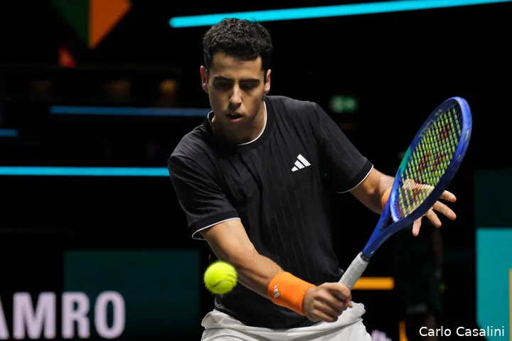 Jaume Munar kontert mit der Vorhand