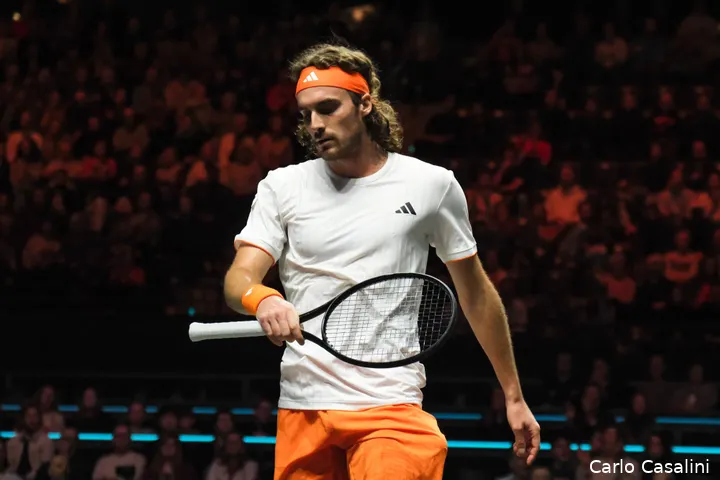 Stefanos Tsitsipas lifts racquet.