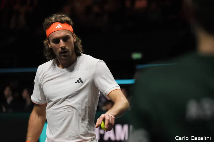 Stefanos Tsitsipas receives ball.