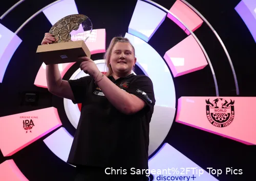 Ein gewohntes Bild: Beau Greaves feiert in Lakeside den Gewinn eines Weltmeister-Titels