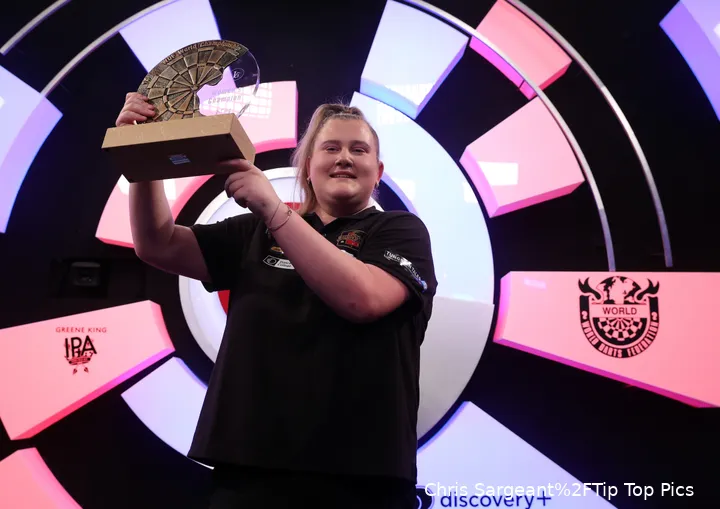 Ein gewohntes Bild: Beau Greaves feiert in Lakeside den Gewinn eines Weltmeister-Titels