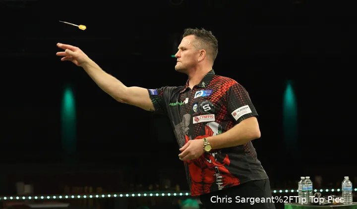 Michael Huntley kehrt auf die Seniorenbühne zurück gegen&nbsp;Kevin Edwards