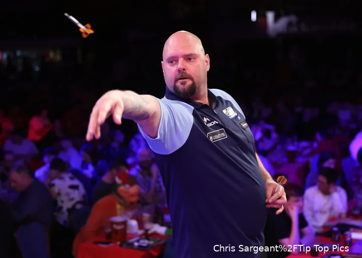 Feierte einen erfolgreichen Start in die WDF Weltmeisterschaft 2025: Dennis Nilsson