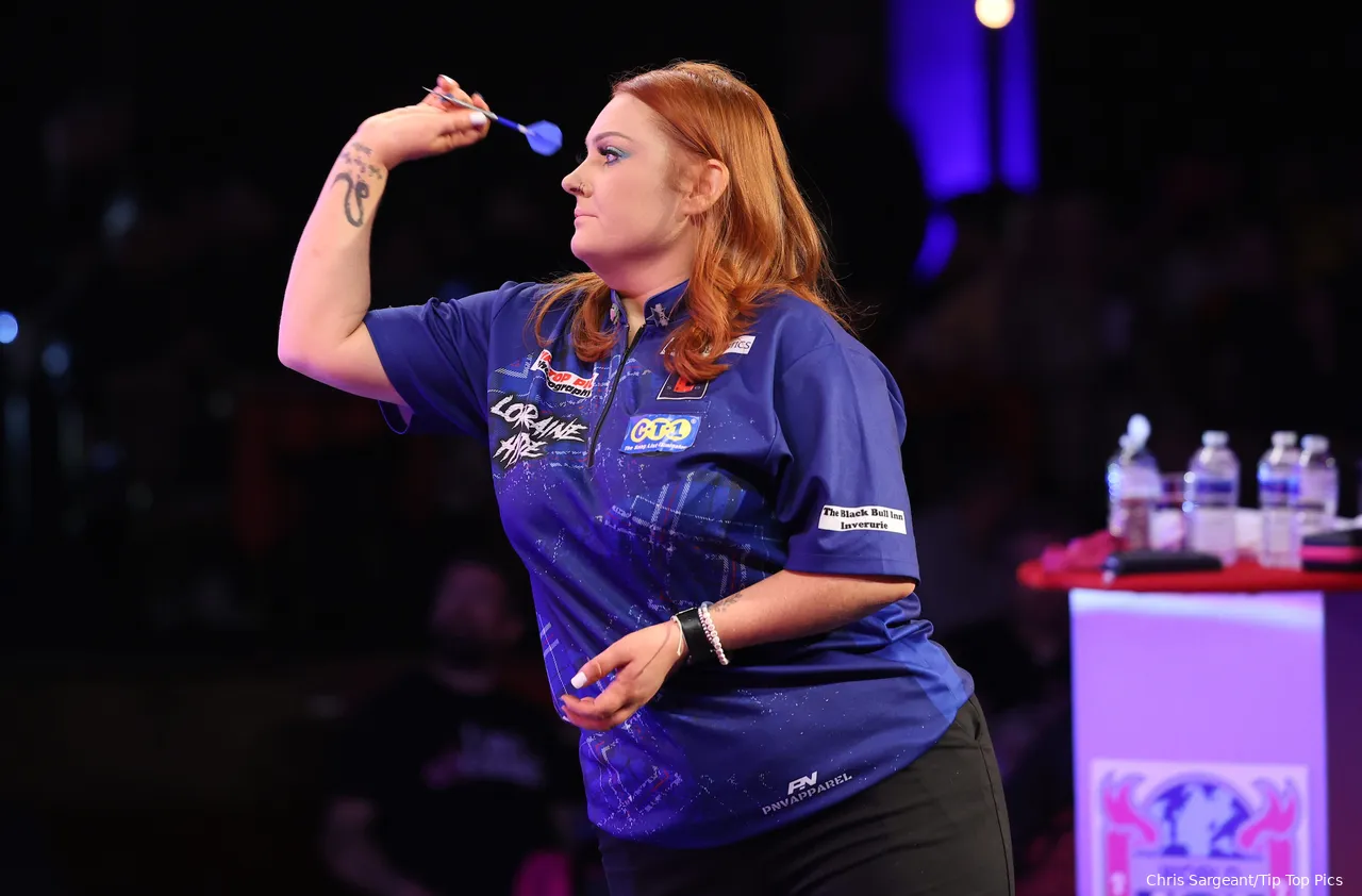 Lorraine Hyde is één overwinning verwijderd van een WDF-titel op eigen bodem