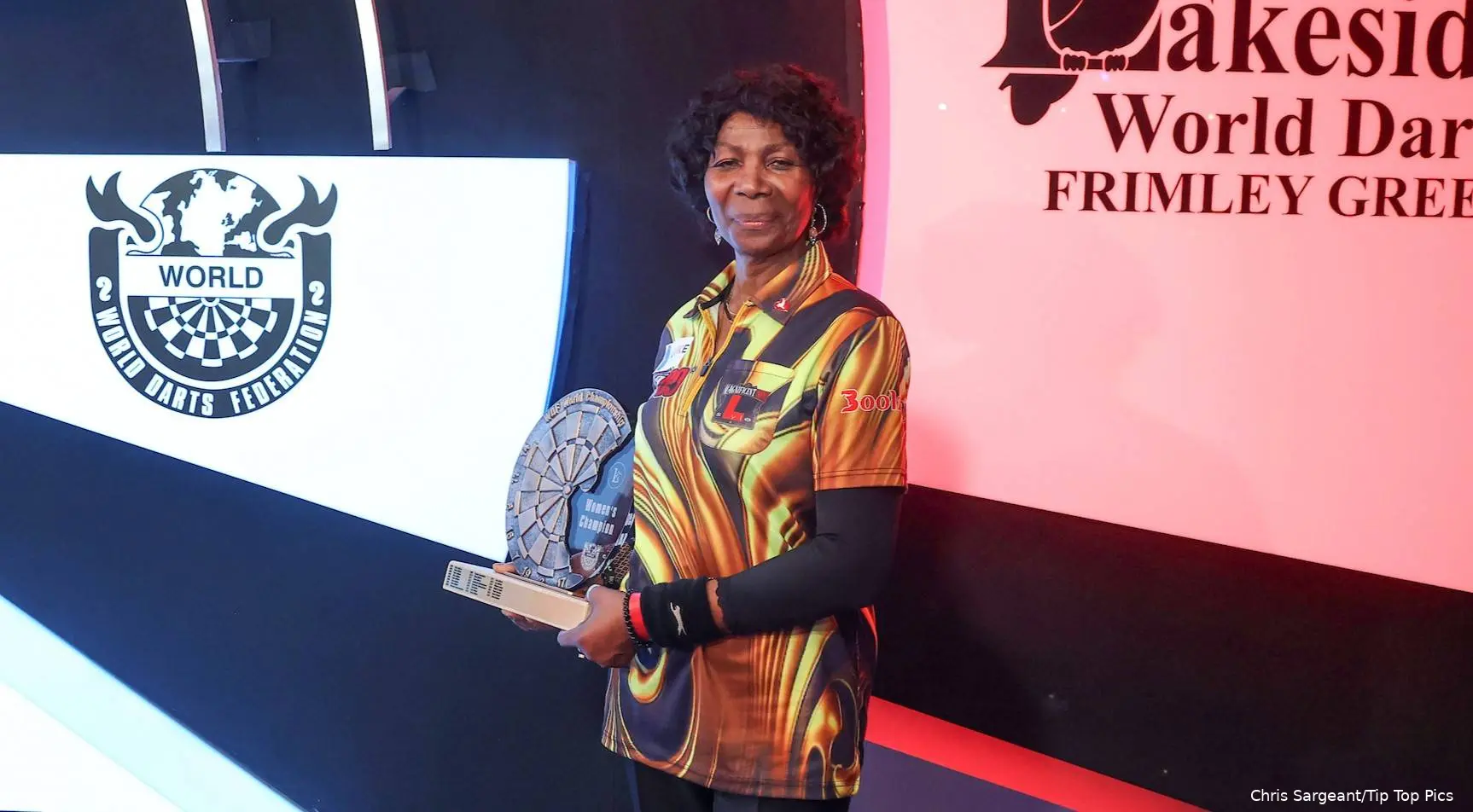 Deta Hedman holds the WDF cup