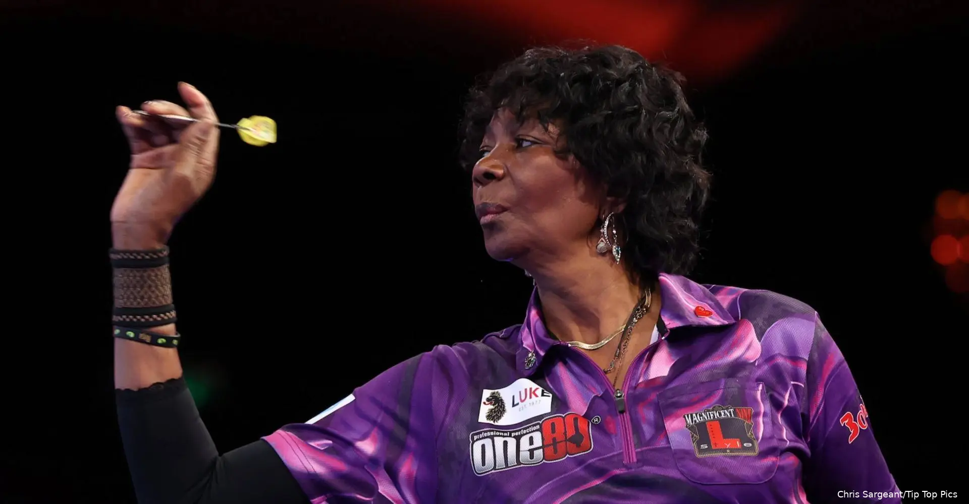 Deta Hedman throws darts.