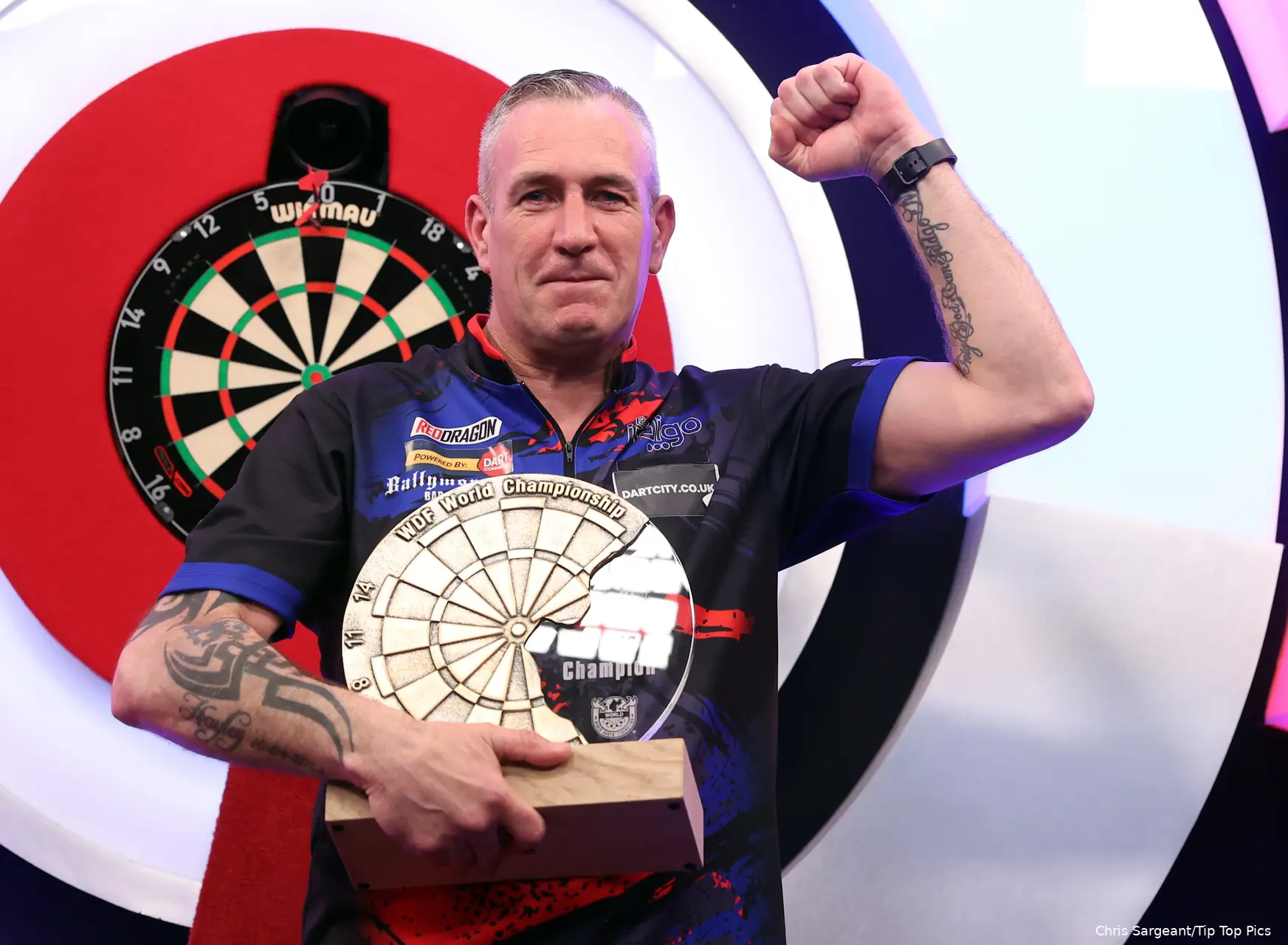 Neil Duff gekroond tot kampioen op het WDF Lakeside World Championship 2022.