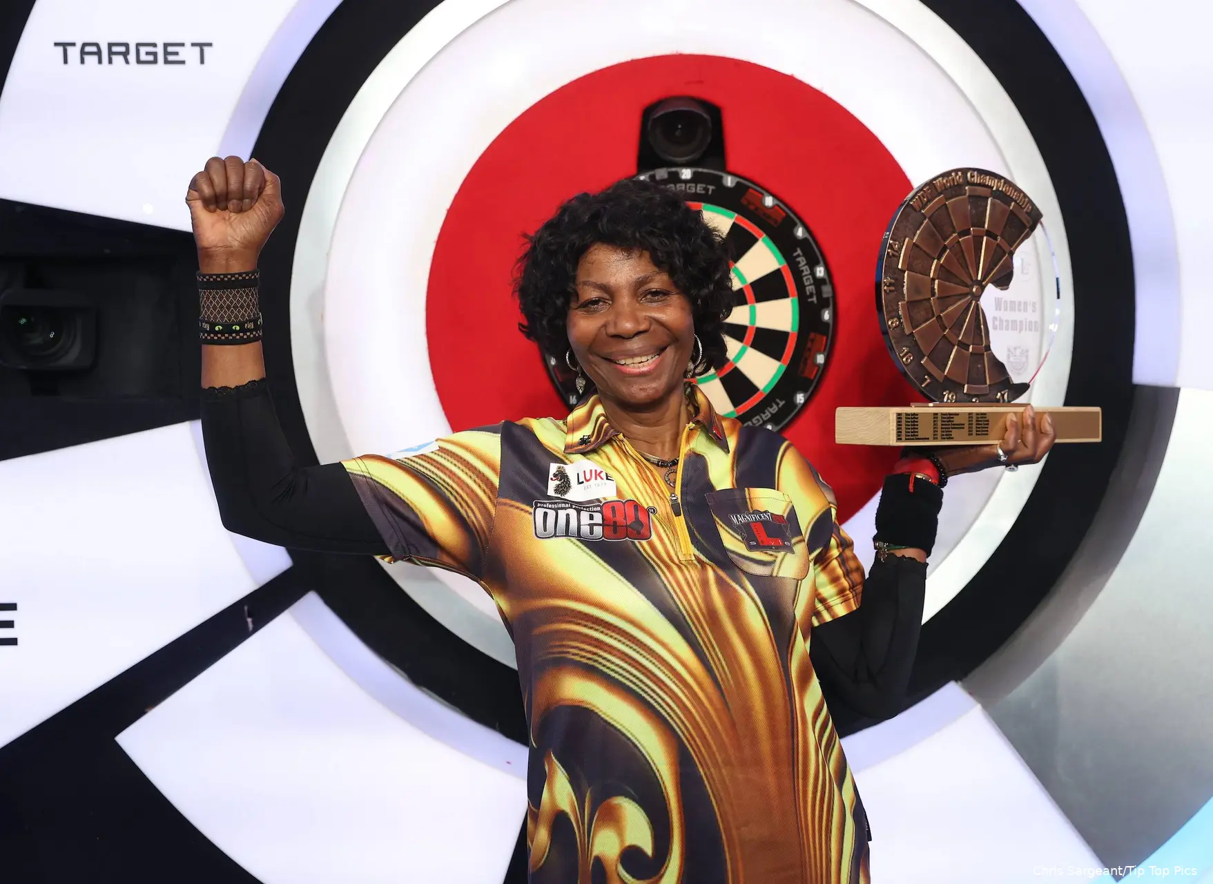 Deta Hedman viert haar zege op Lakeside