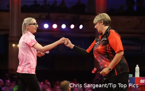 fallon sherrock lisa ashton r1 womens world matchplay 64bd2f6cd8a0b