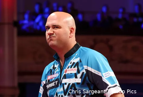 Rob Cross takes on Jermaine Wattimena in the quarter-finals