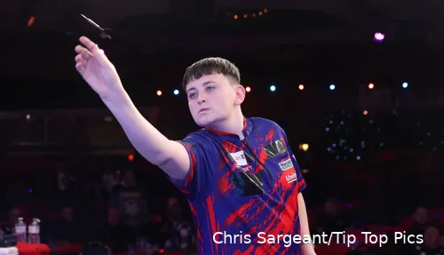 Mitchell Lawrie completes incredible opening win at Lakeside.