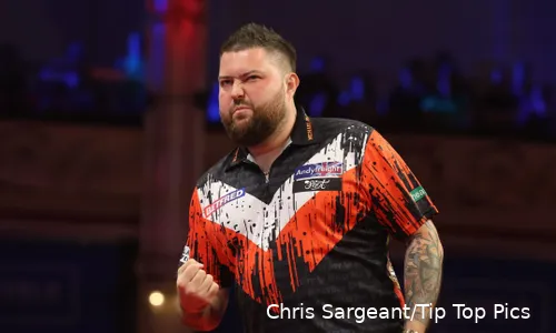 Michael Smith in Aktion beim World Matchplay