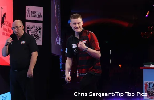 Das vermeintlich größte deutsche Darts-Talent feiert sein European-Tour-Debüt: Florian Preis