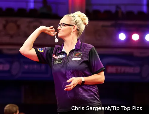 Turner in actie op het podium van Winter Gardens