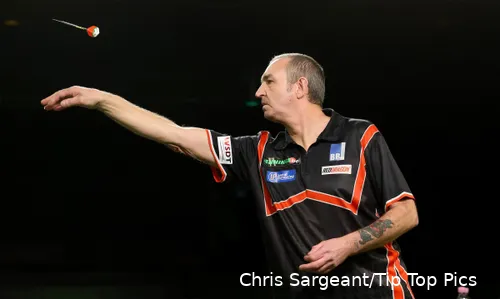 Voormalig BDO-wereldkampioen Richie Burnett staat er goed voor om zich te plaatsen voor de Finalefase van Q-School