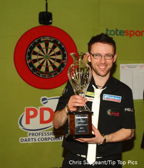 Paul Nicholson kroonde zich in 2010 tot verrassende winnaar van de Players Championship Finals