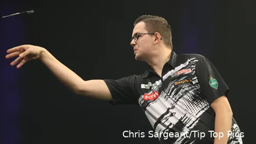 Gian van Veen in actie op de Grand Slam of Darts