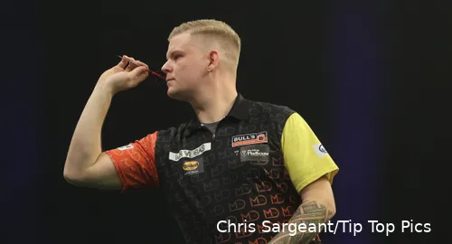 Mike De Decker in actie op de Grand Slam of Darts