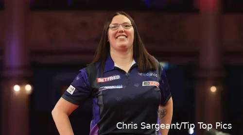 Gemma Hayter op het podium van de Winter Gardens