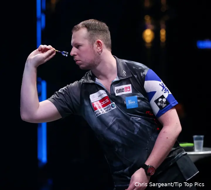 Ryan Hogarth throwing the dart