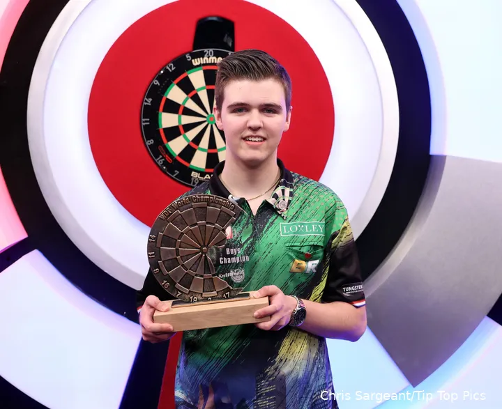 Roes as winner of the 2022 WDF Youth World Cup