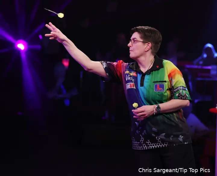 Vicky Pruim throwing the dart