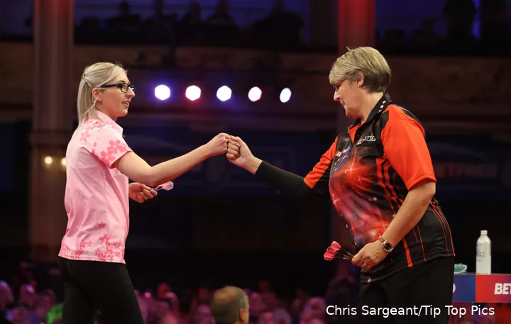 fallon sherrock lisa ashton r1 womens world matchplay 64bd2f6cd8a0b