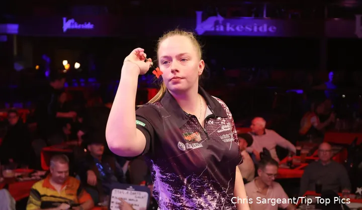 Lerena Rietbergen en route to her opening win at the 2025 WDF World Championship.