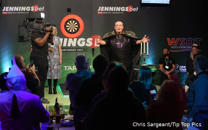 Die Darts-Legende Bobby George ist der Begründer der Tradition, dass Spieler bei großen Turnieren mit ihrem eigenen Walk-on-Song auf die Bühne gehen