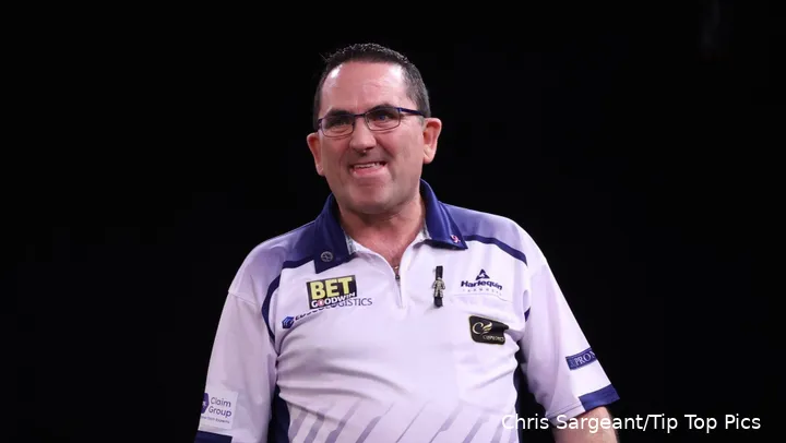 Ross Montgomery gewann letzten Sonntag das World Seniors Darts Champion of Champions