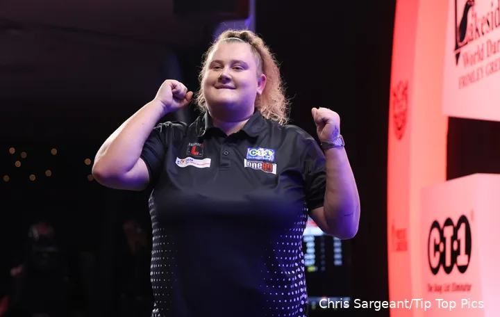 Beau Greaves won al tweemaal het WDF-WK bij de dames