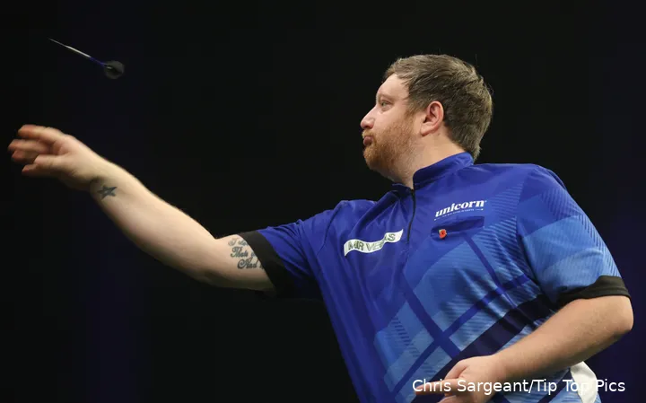 Cameron Menzies in actie op de Grand Slam of Darts
