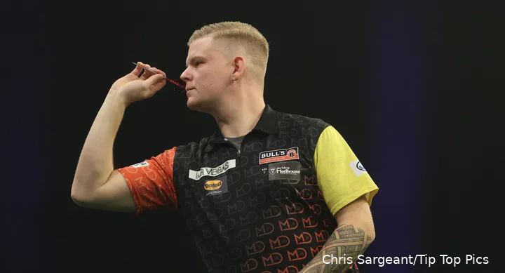 Mike De Decker in actie op de Grand Slam of Darts