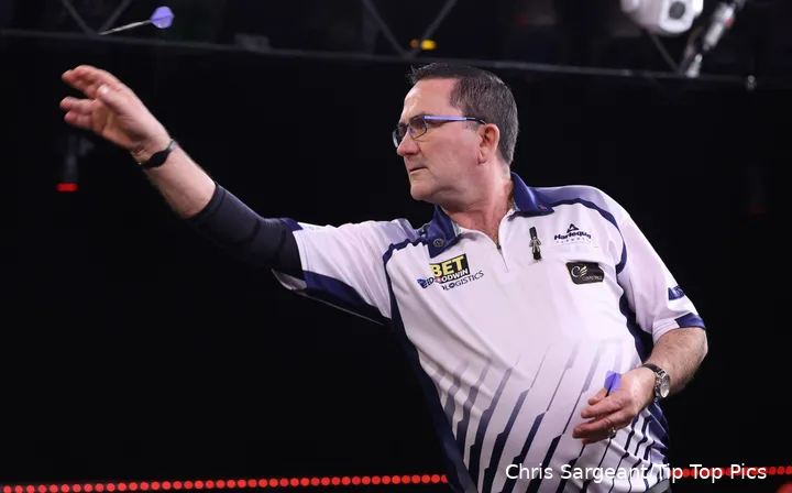 Ross Montgomery in actie