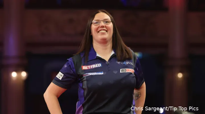 Gemma Hayter op het podium van de Winter Gardens