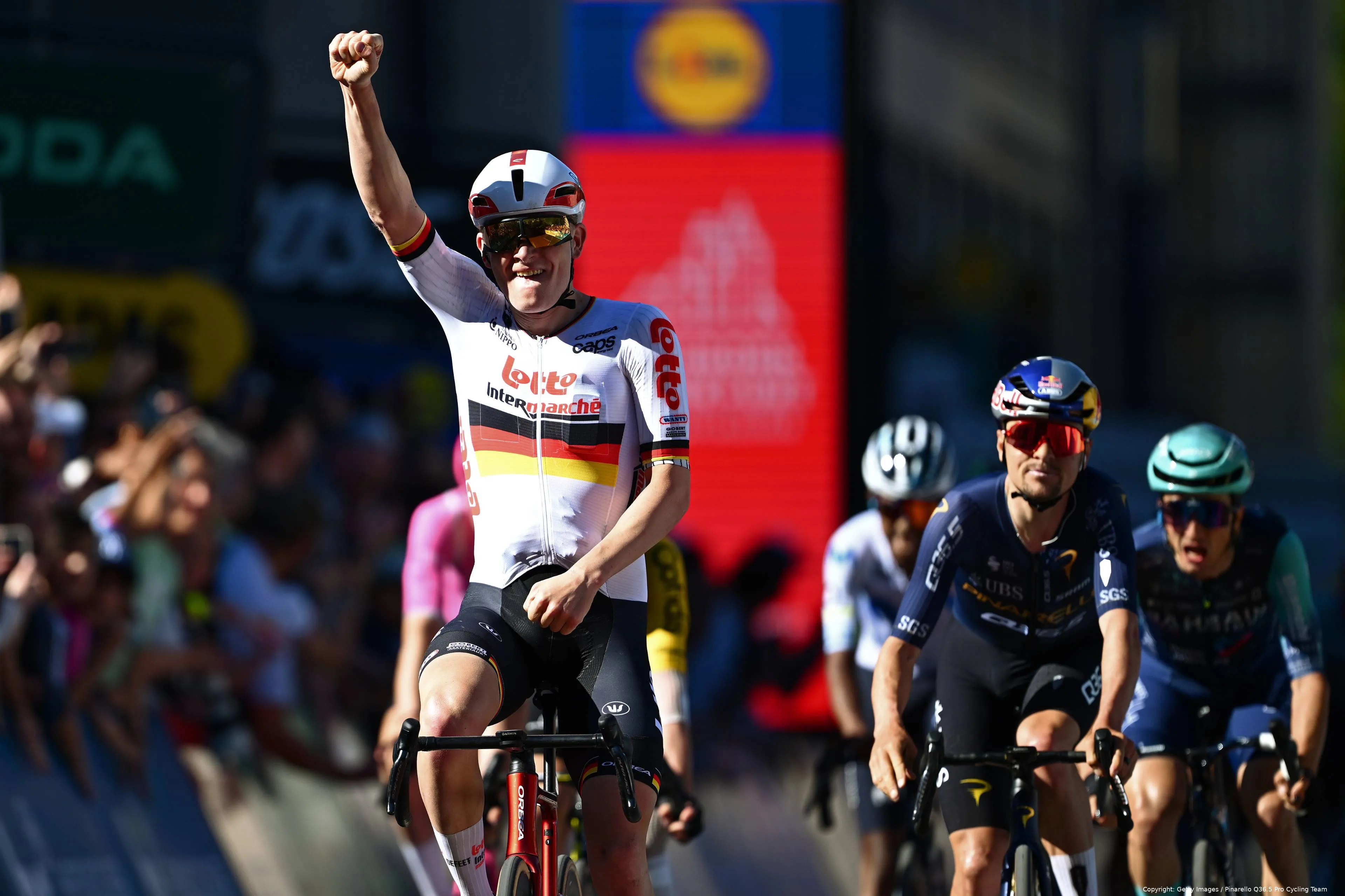Georg Zimmermann sprintet Tom Pidcock aus und gewinnt Eschborn-Frankfurt 2026