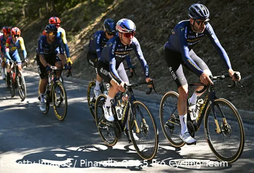 Tom Pidcock, líder del equipo Pinarello Q36.5 Pro Cycling Team