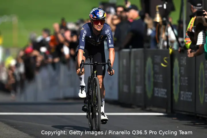 Tom Pidcock in action at GP de Quebec 2026