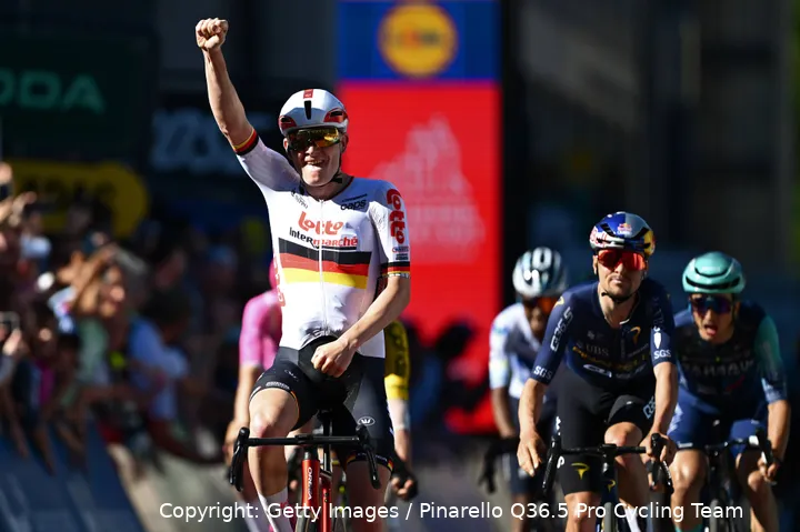 Georg Zimmermann sprintet Tom Pidcock aus und gewinnt Eschborn-Frankfurt 2026