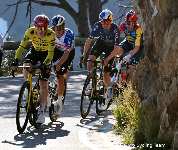 Jonas Vingegaard, Remco Evenepoel, Tom Pidcock en Mattias Skjelmose klimmen samen in de Volta a Catalunya 2026