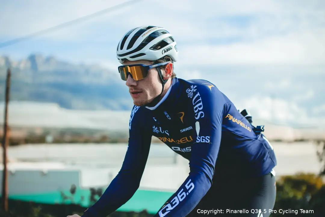 Bennett, corredor del Pinarello Q36.5 Pro Cycling Team