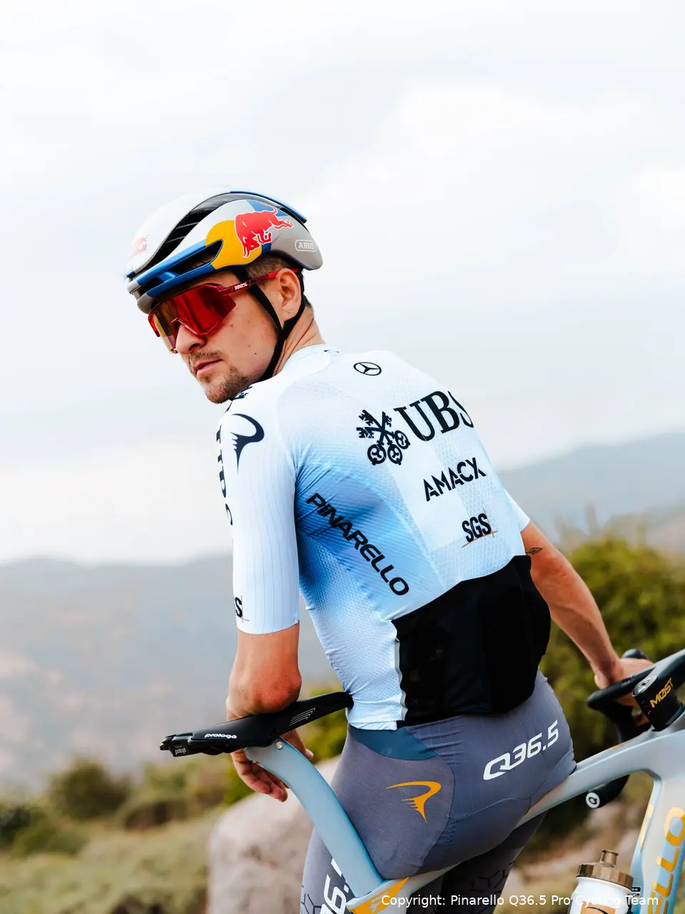 Tom Pidcock in the special 2026 Tour de France jersey of Pinarello Q36.5