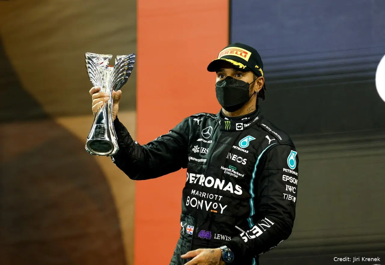ritiro lewis hamilton