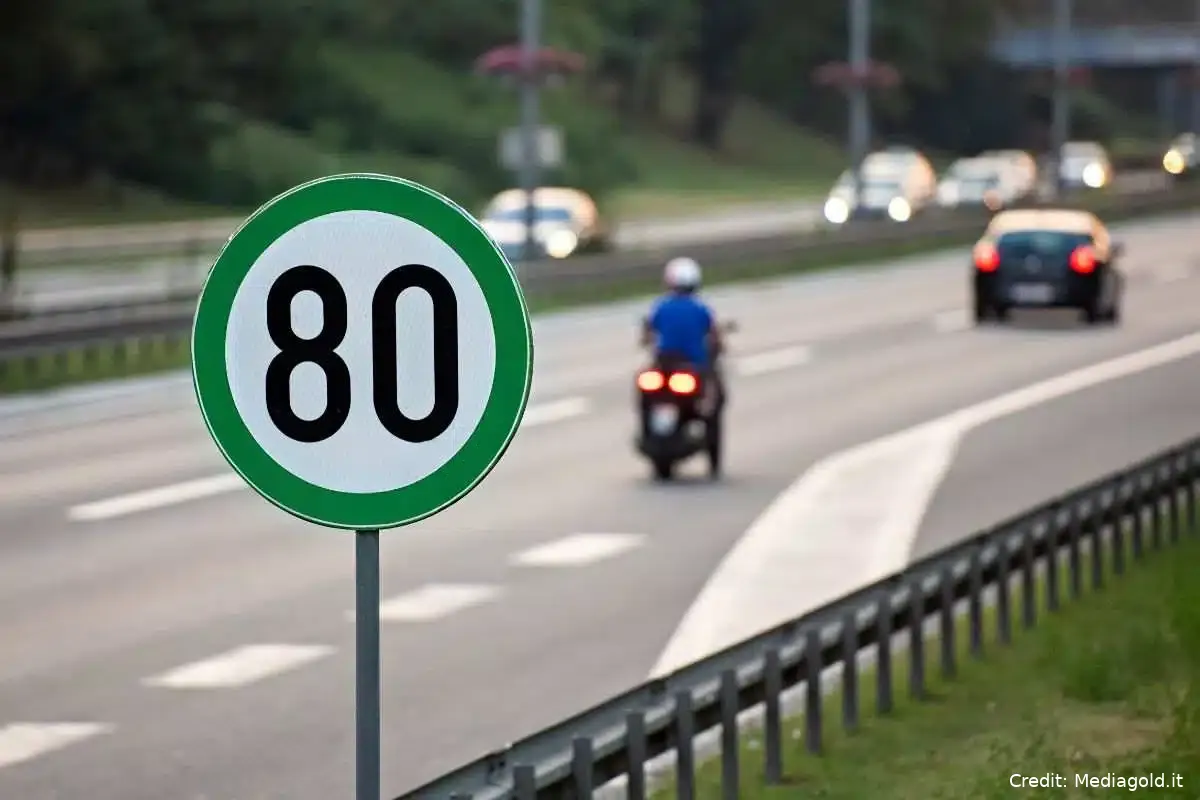 cartello stradale verde significato