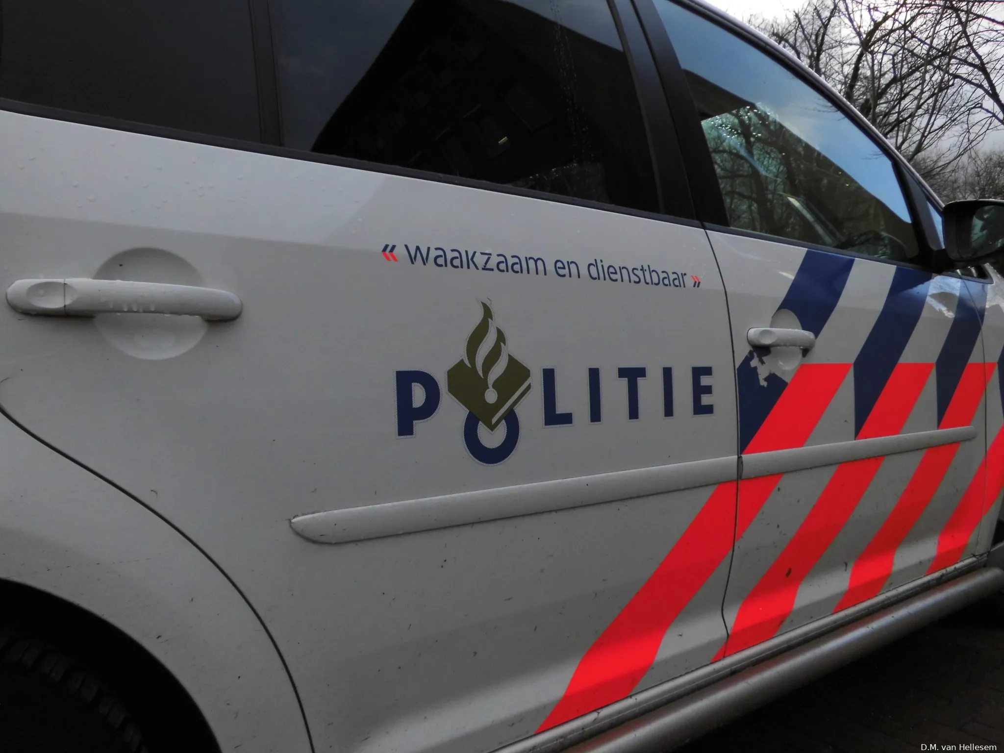 politiewagen 3 dm van hellesem