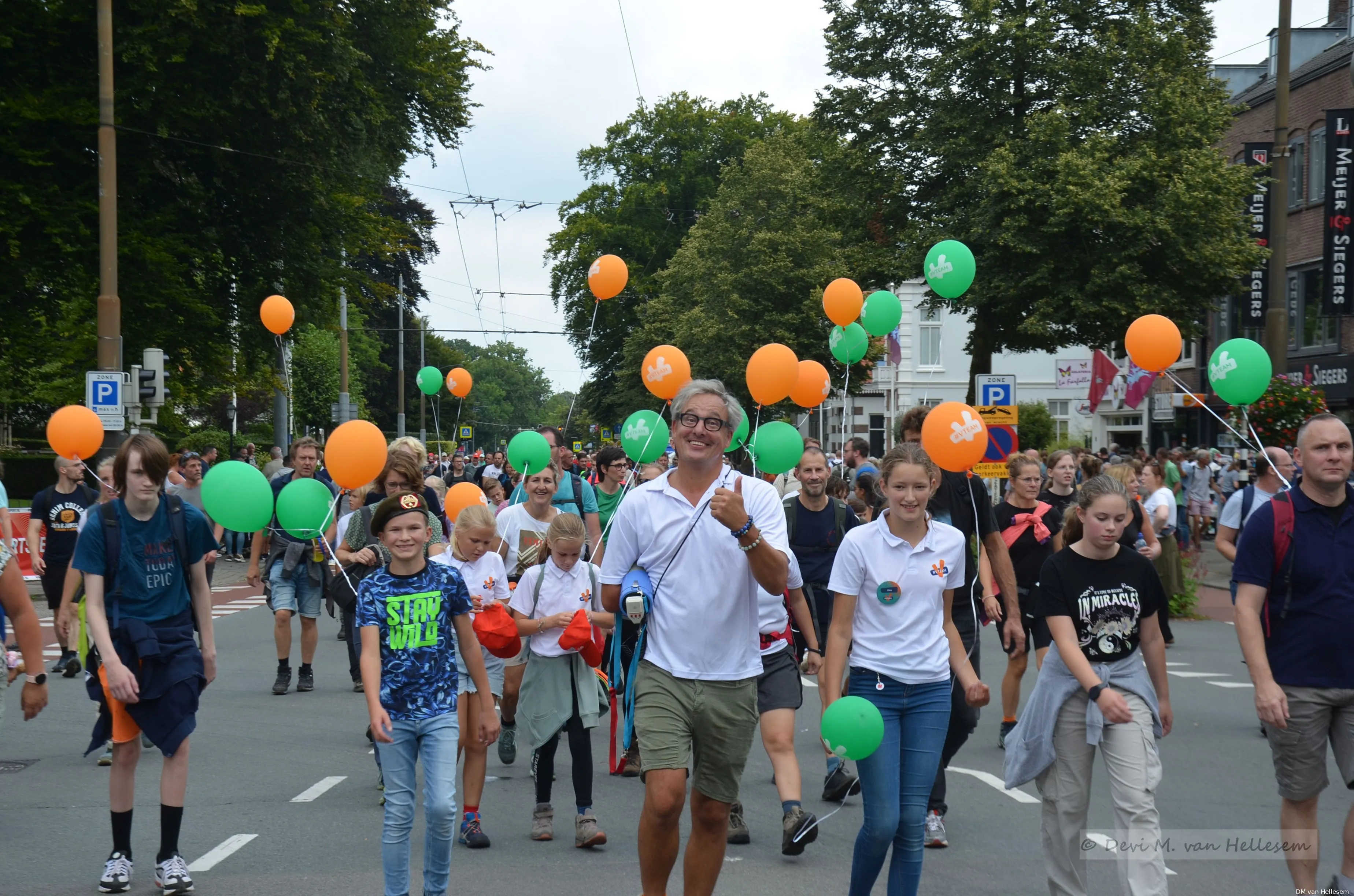 02 09 23 76e airborne wandeltocht dm van hellesem 83