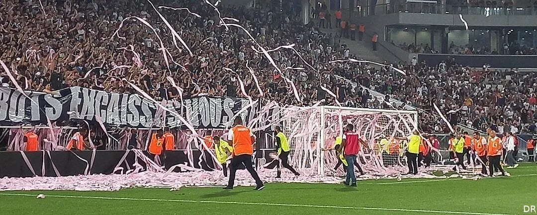 bordeaux lorient interrompu par un tifo pq fsvgrmsx0aak2 l 341227