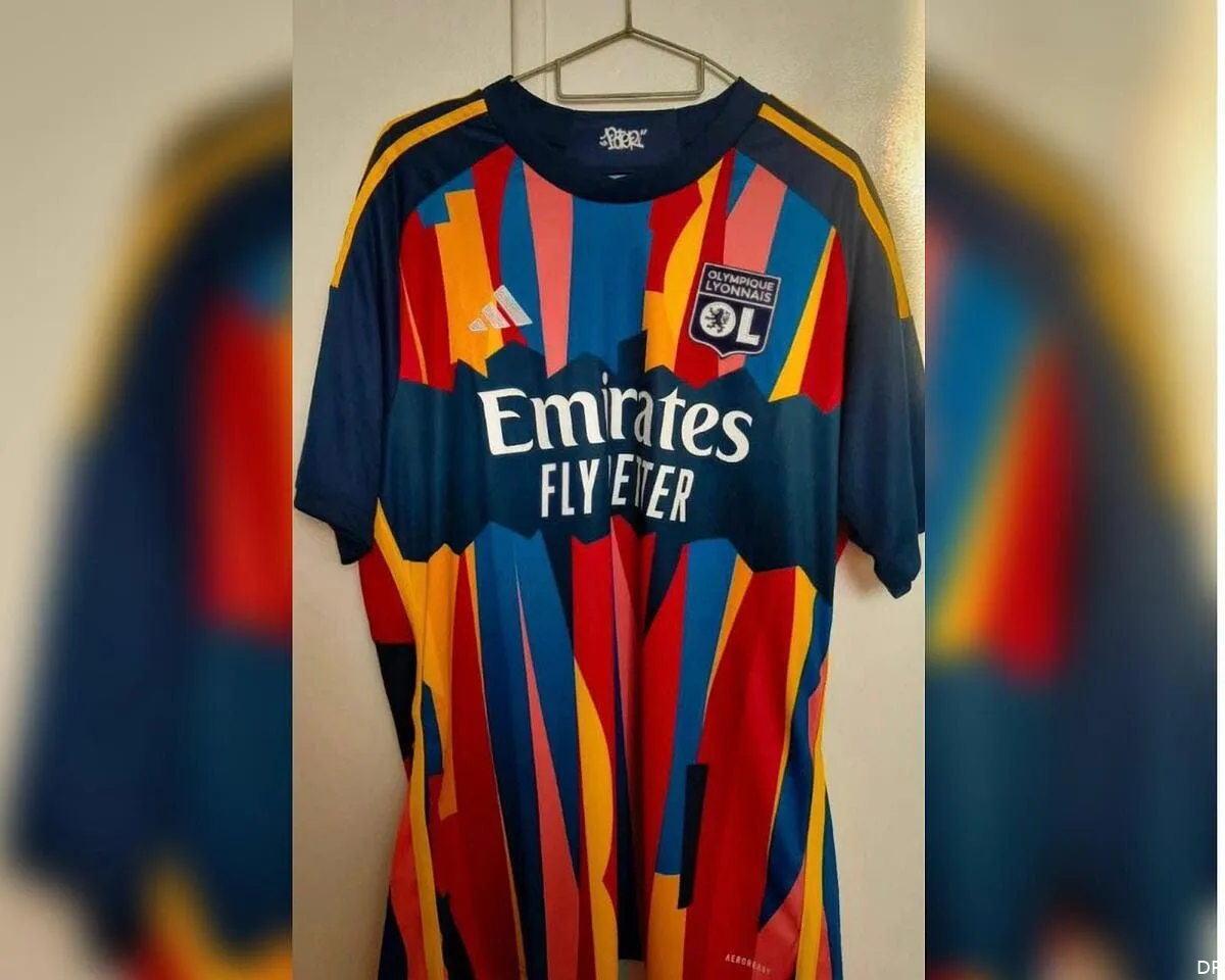 le maillot arlequin de l ol fait encore hesiter textor ce maillot aurait brievement fuite sur l application vinted avant d etre supprime photo capture d ecran x 1692687960 364451
