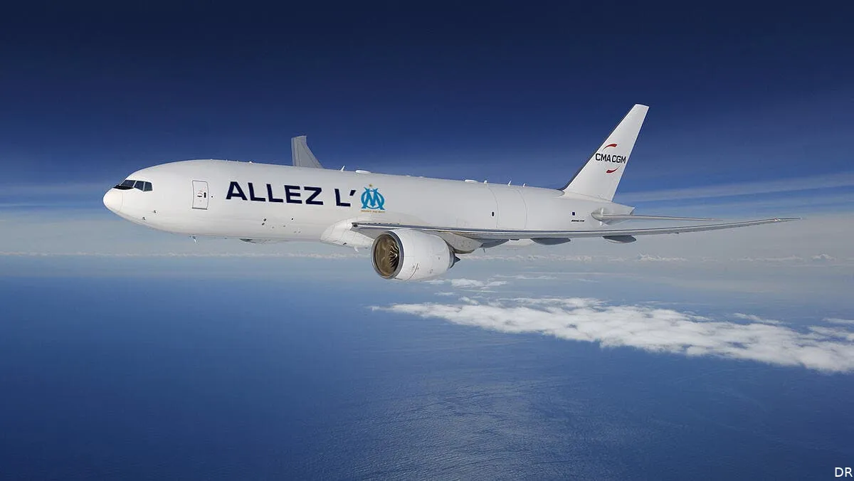 un avion et un bateau il enflamme l om fz4ctu2xwaig1zx 362308