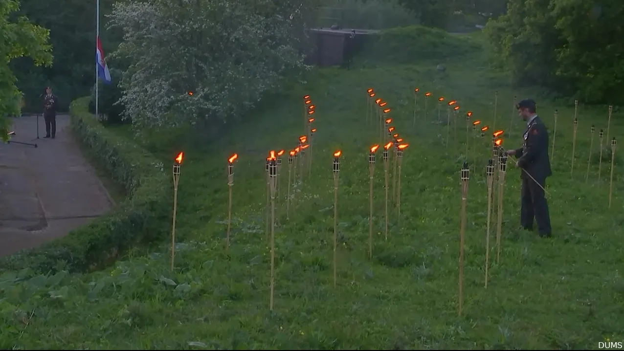 herdenking 4 mei 2020 fort lunet i fakkels